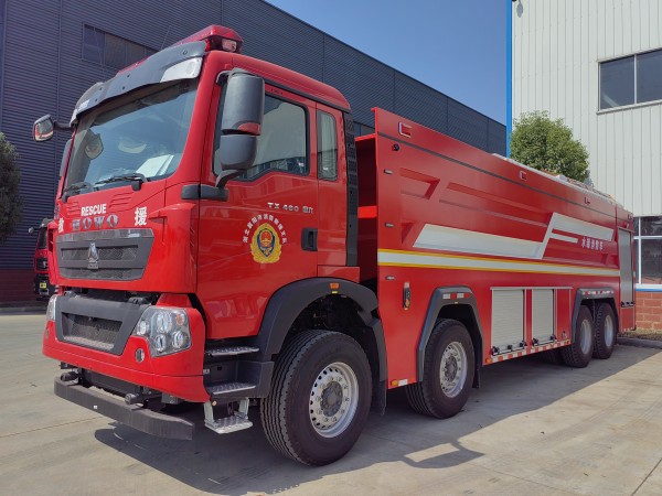 重汽豪沃水罐消防車 24 噸水